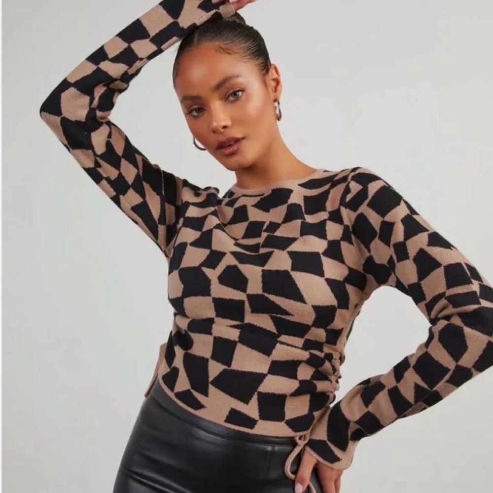 Le Lis Black and Tan Geometric Sweater
